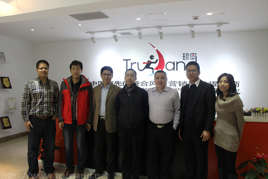 珍島高管陪同萬副秘書長和綜合辦孟主任參觀考察