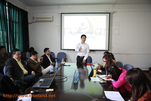 趙旭隆對(duì)《網(wǎng)絡(luò)整合營(yíng)銷的現(xiàn)狀與趨勢(shì)》演說