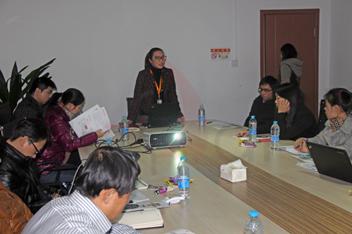 培訓會講師Lisa正在認真的講解