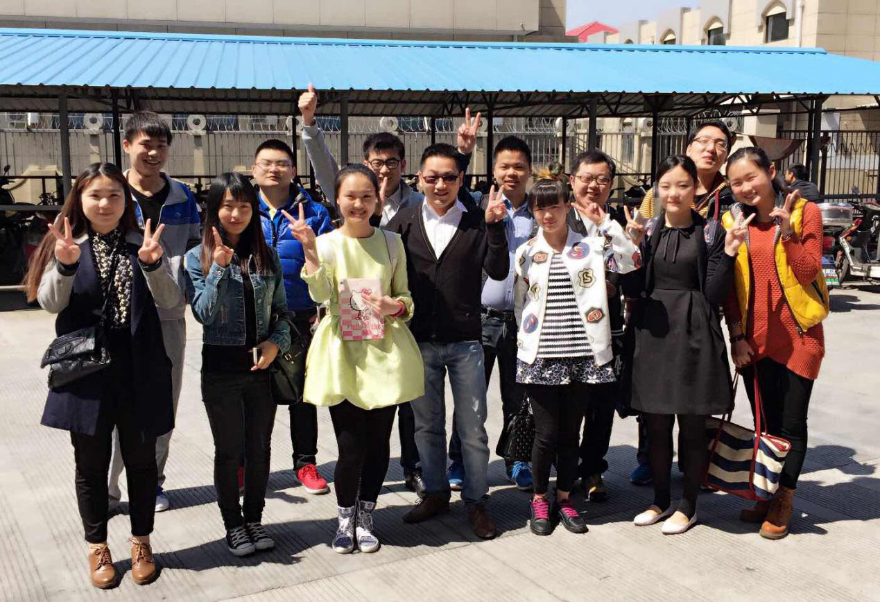 4月生日會(huì)員工合影