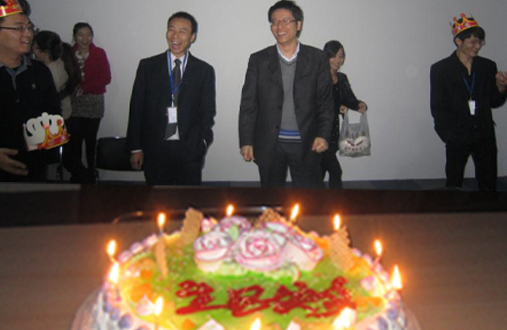 生日會(huì)領(lǐng)導(dǎo)齊歡聚