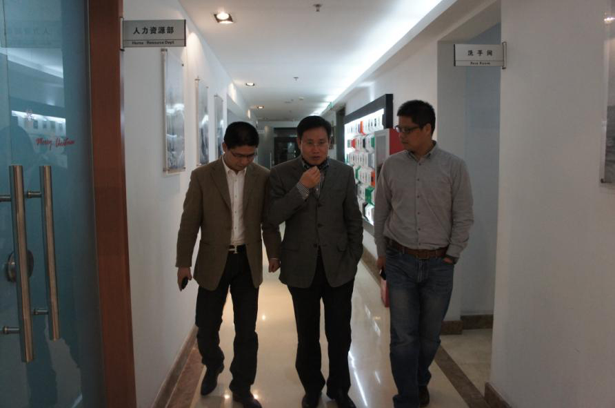 珍島品牌客戶部劉總向劉波英主任介紹珍島業(yè)務(wù)體系