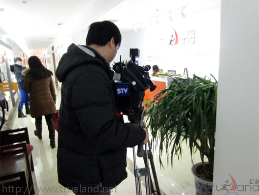 上海電視臺采訪組拍攝